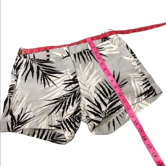 𝅺sandro Linen Blend Palm Leaf Shorts - Picture 4 of 5